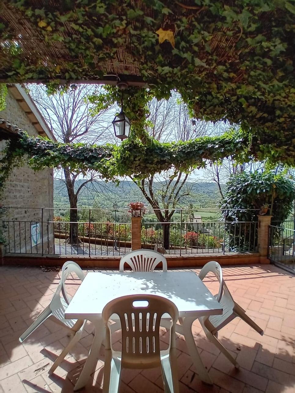 Casa Serafina Trilocale Con Arredi D'Arte E Parcheggio Privato Orvieto Eksteriør bilde